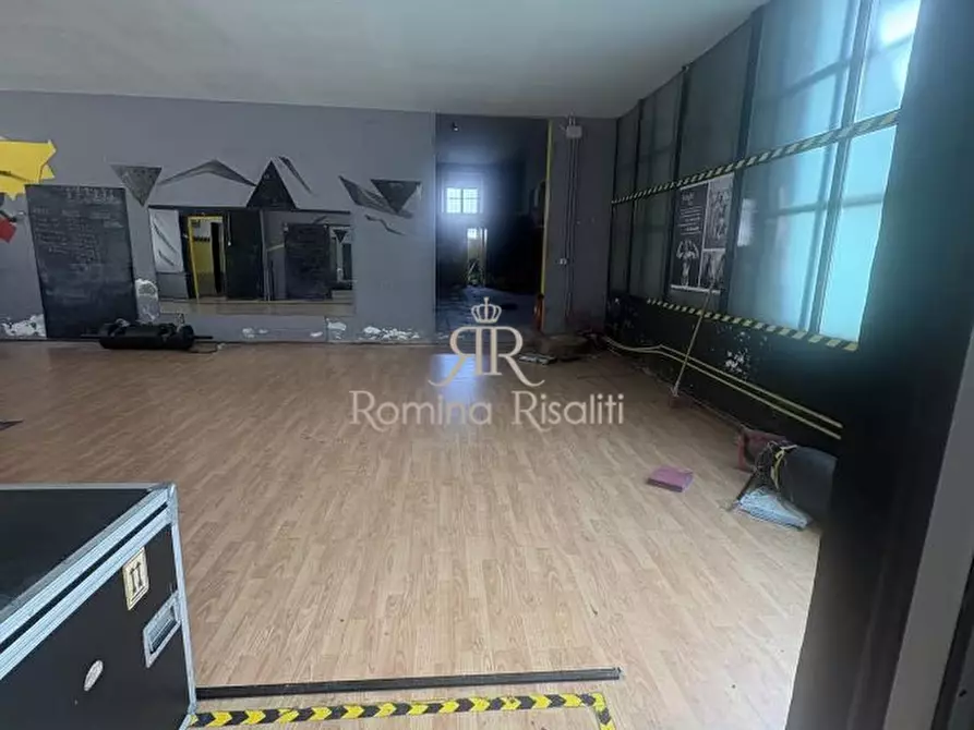 Immagine 2 di Negozio in vendita  a Livorno