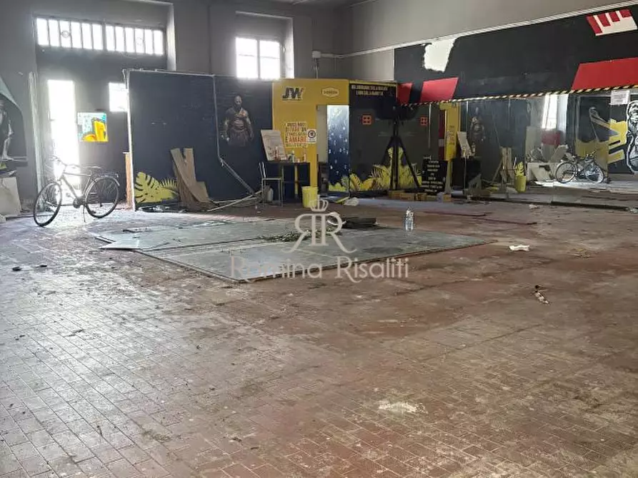 Immagine 3 di Negozio in vendita  a Livorno