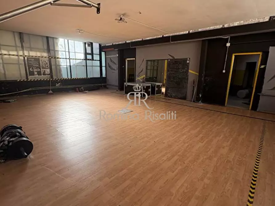 Immagine 9 di Negozio in vendita  a Livorno