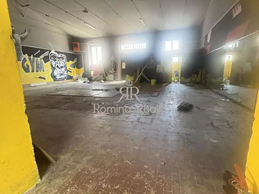 Immagine 4 di Negozio in vendita  a Livorno