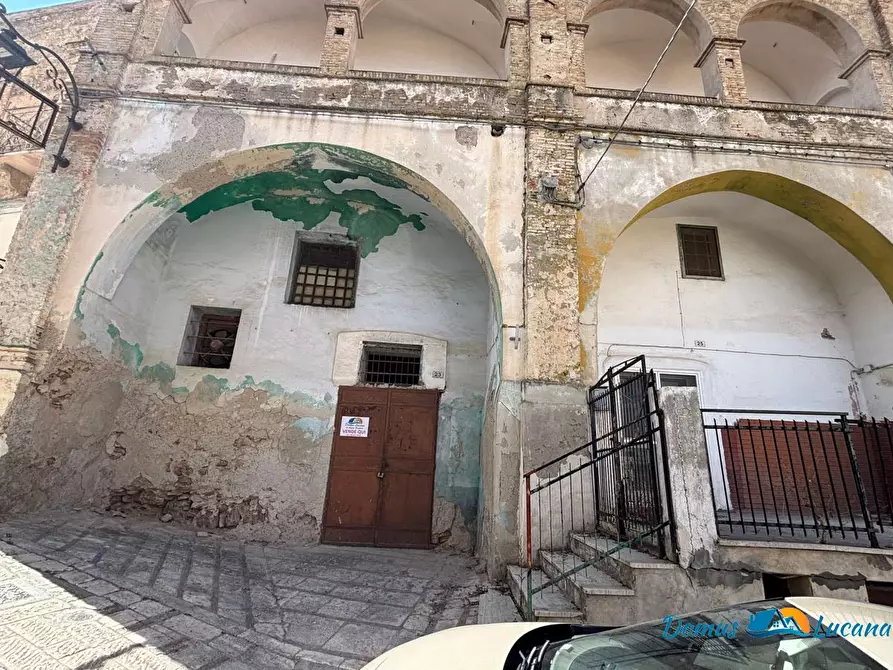 Immagine 1 di Negozio in vendita  a Pomarico