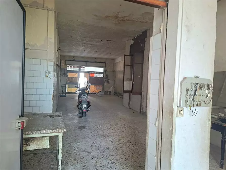 Immagine 5 di Negozio in vendita  a Boscotrecase