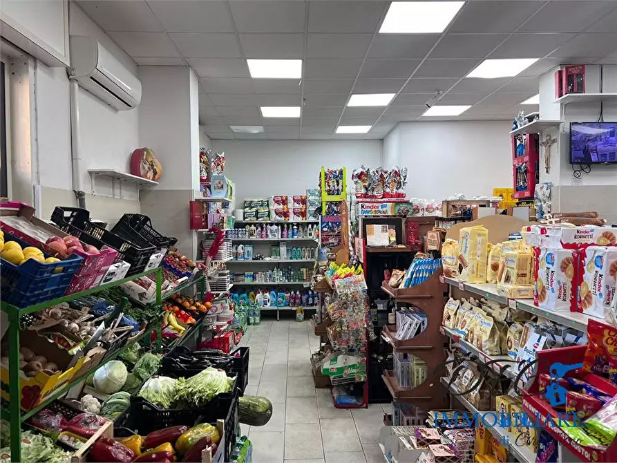 Immagine 4 di Negozio in vendita  a Afragola