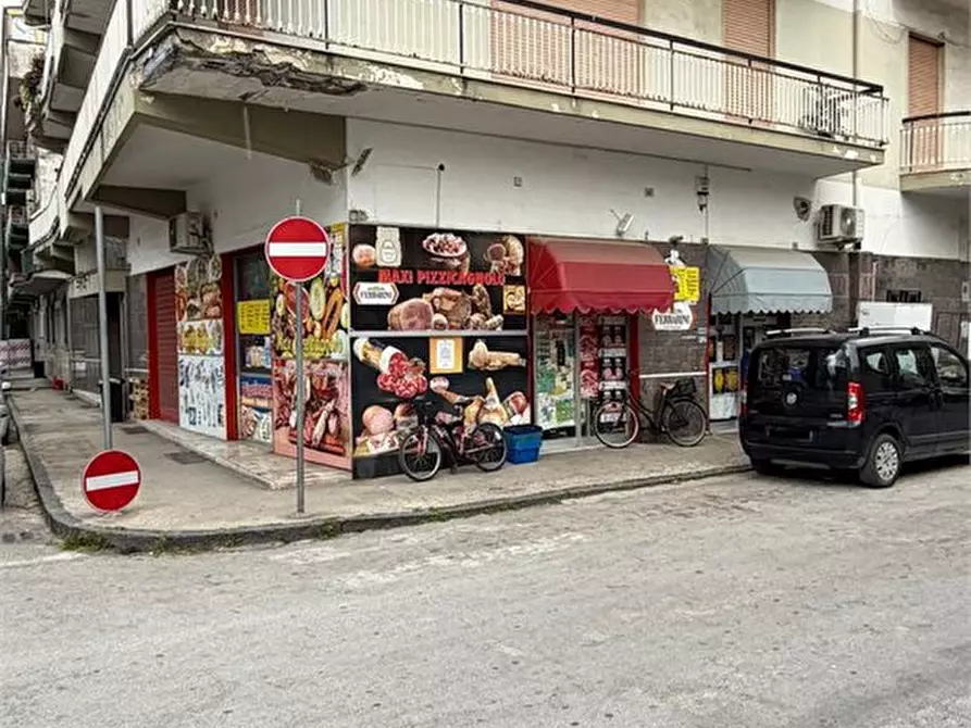 Immagine 1 di Negozio in vendita  a Afragola