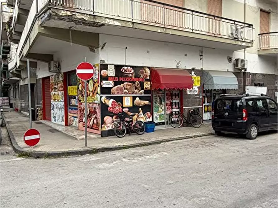 Immagine 8 di Negozio in vendita  a Afragola