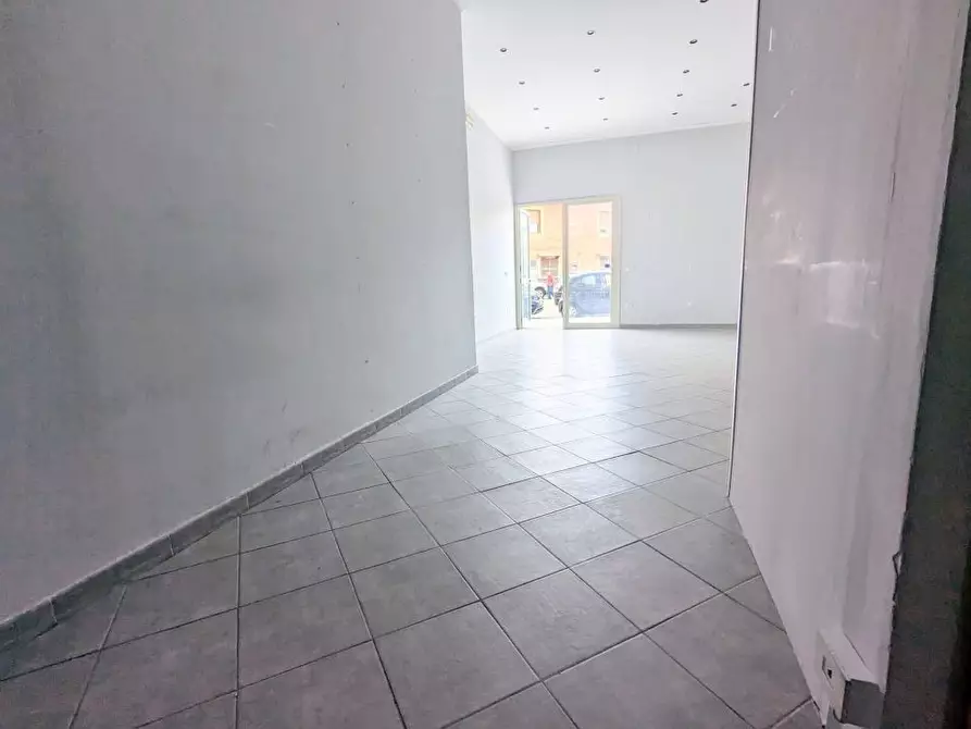 Immagine 4 di Negozio in vendita  a Boscoreale