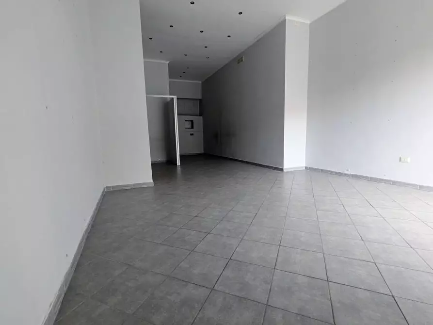 Immagine 2 di Negozio in vendita  a Boscoreale