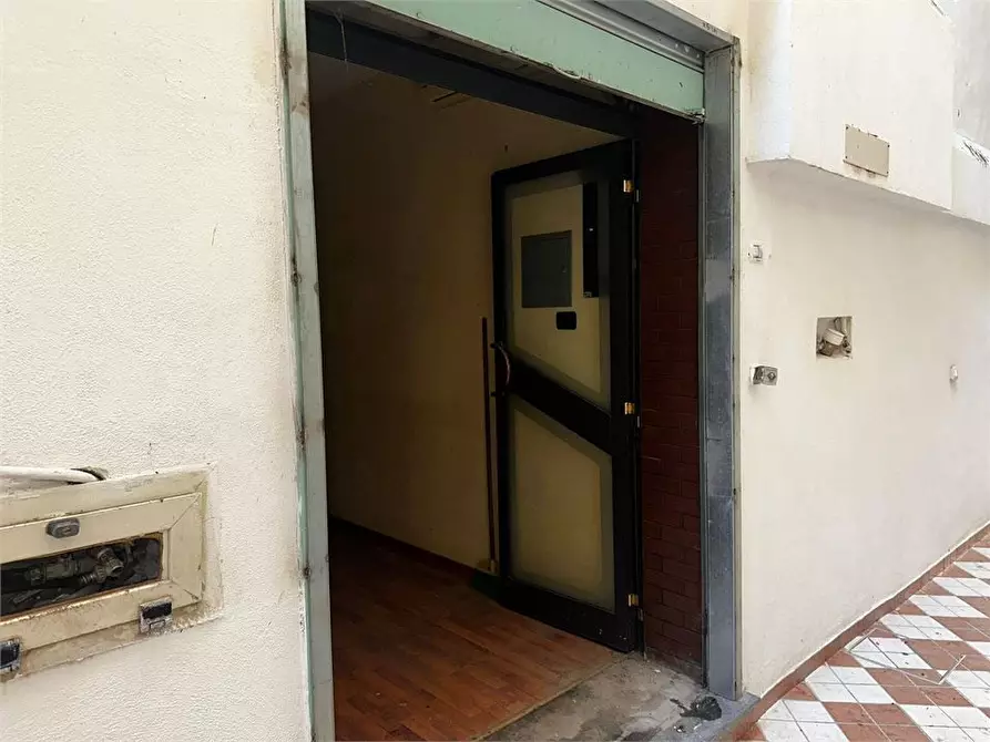Immagine 1 di Negozio in vendita  a Torre Annunziata