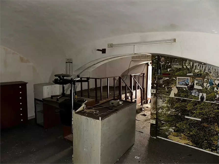 Immagine 4 di Negozio in vendita  a Torre Annunziata