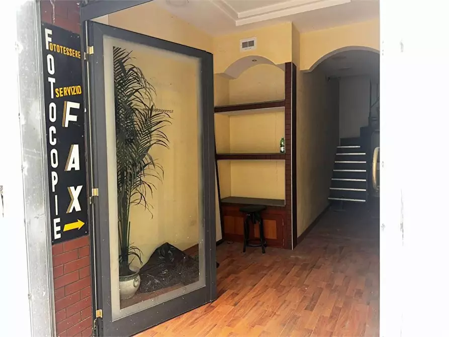 Immagine 6 di Negozio in vendita  a Torre Annunziata