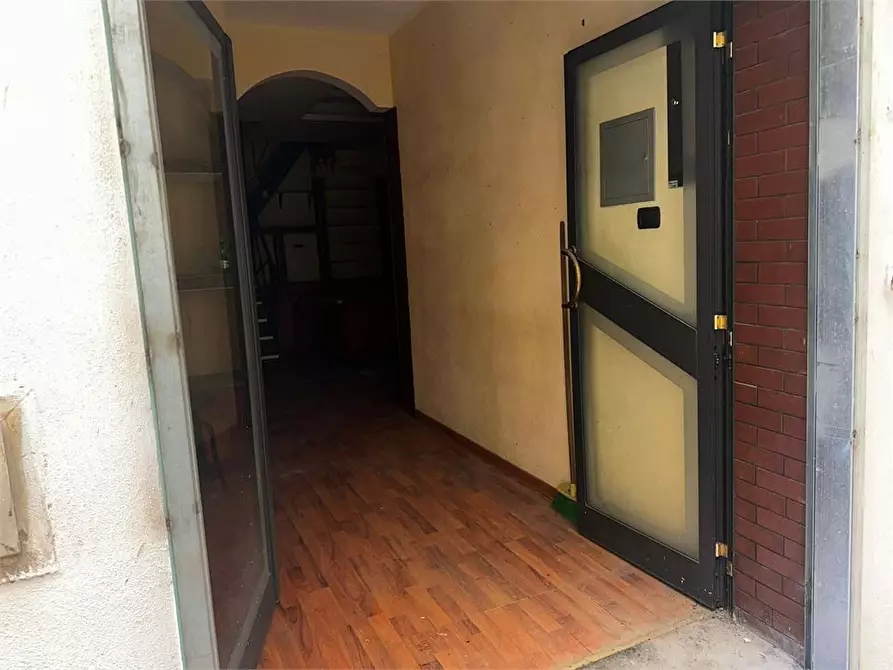 Immagine 2 di Negozio in vendita  a Torre Annunziata