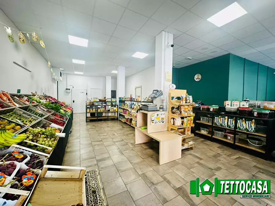 Immagine 1 di Negozio in vendita  a Marigliano