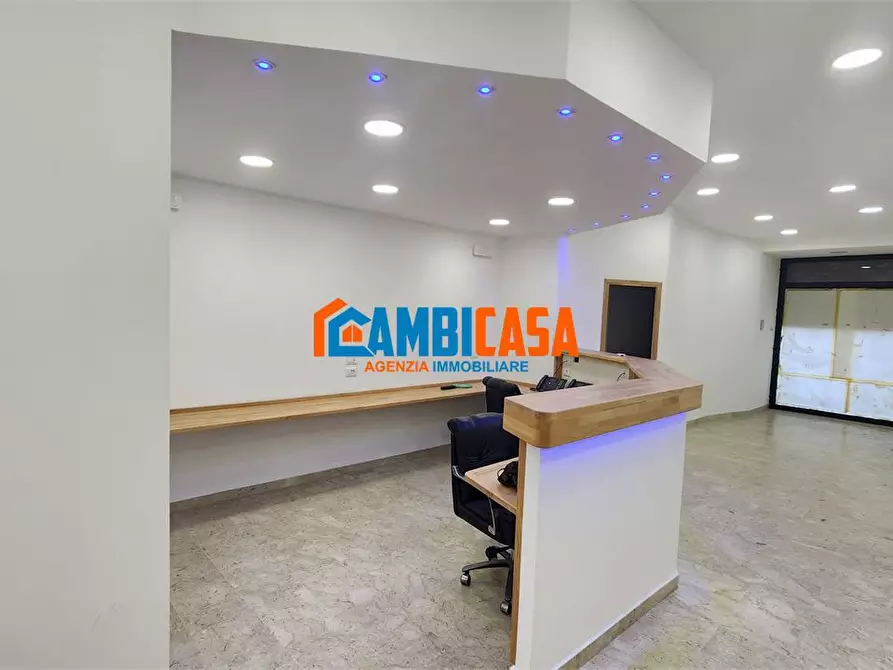 Immagine 2 di Negozio in vendita  a Palermo