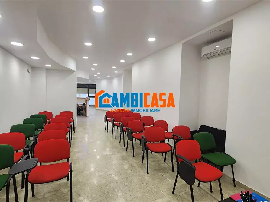 Immagine 3 di Negozio in vendita  a Palermo