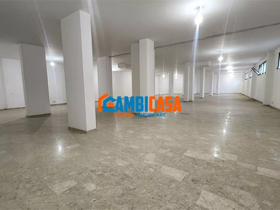 Immagine 4 di Negozio in vendita  a Palermo