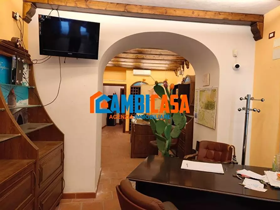 Immagine 1 di Negozio in vendita  a Palermo