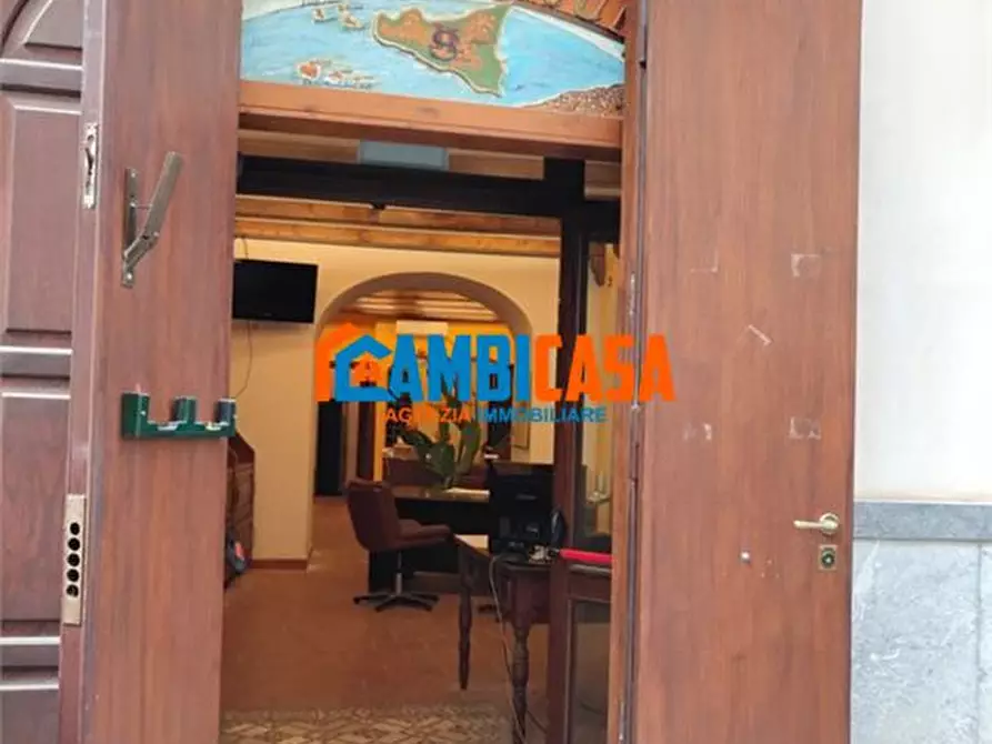 Immagine 2 di Negozio in vendita  a Palermo