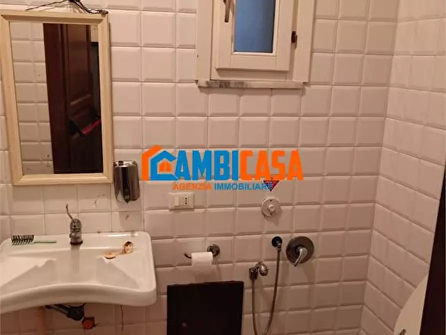 Immagine 4 di Negozio in vendita  a Palermo