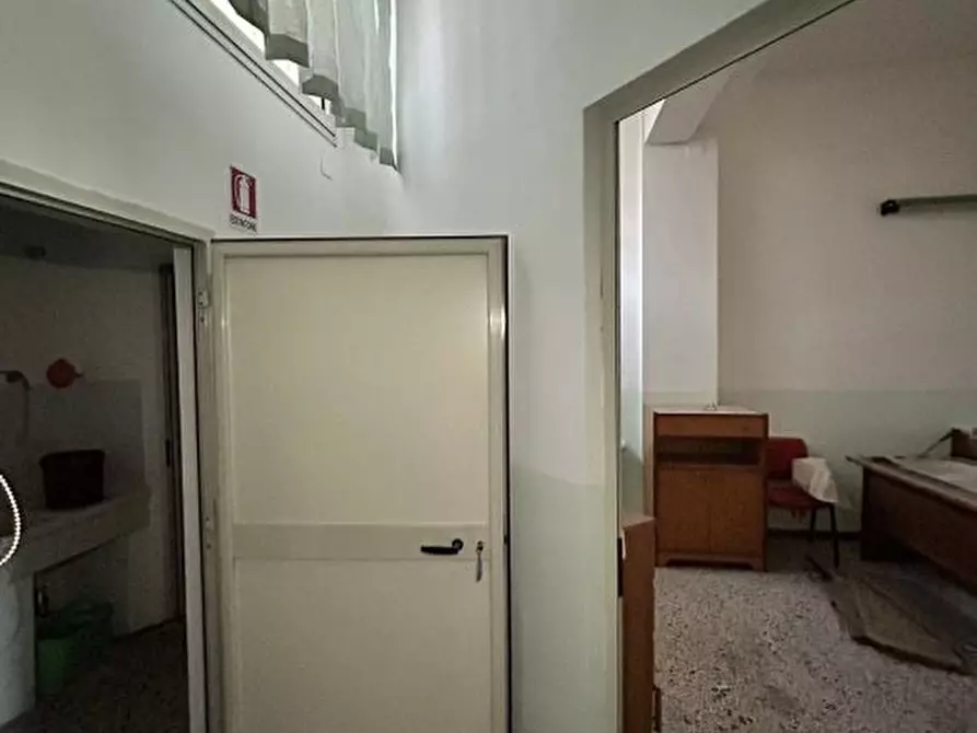 Immagine 9 di Negozio in vendita  297 a Palermo