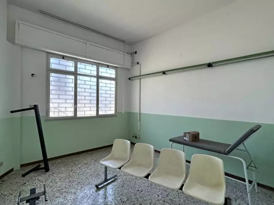 Immagine 7 di Negozio in vendita  297 a Palermo