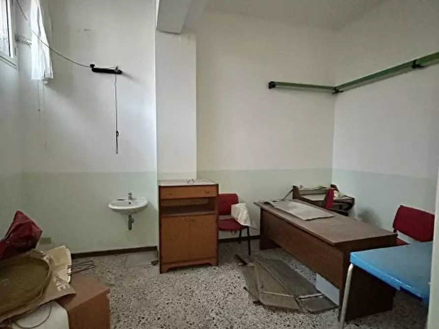 Immagine 10 di Negozio in vendita  297 a Palermo