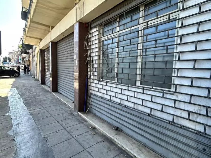 Immagine 2 di Negozio in vendita  297 a Palermo