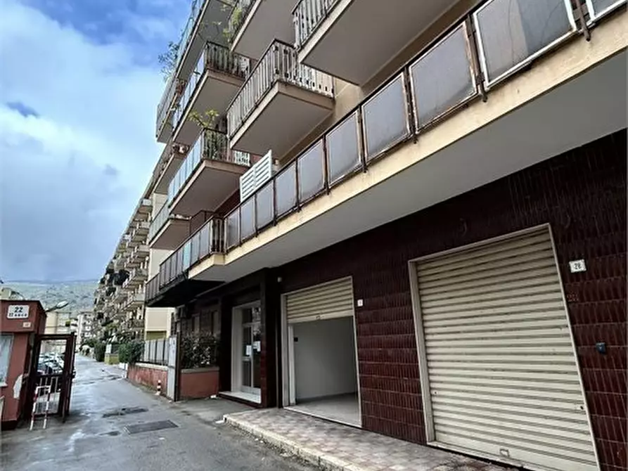 Immagine 3 di Negozio in vendita  a Palermo