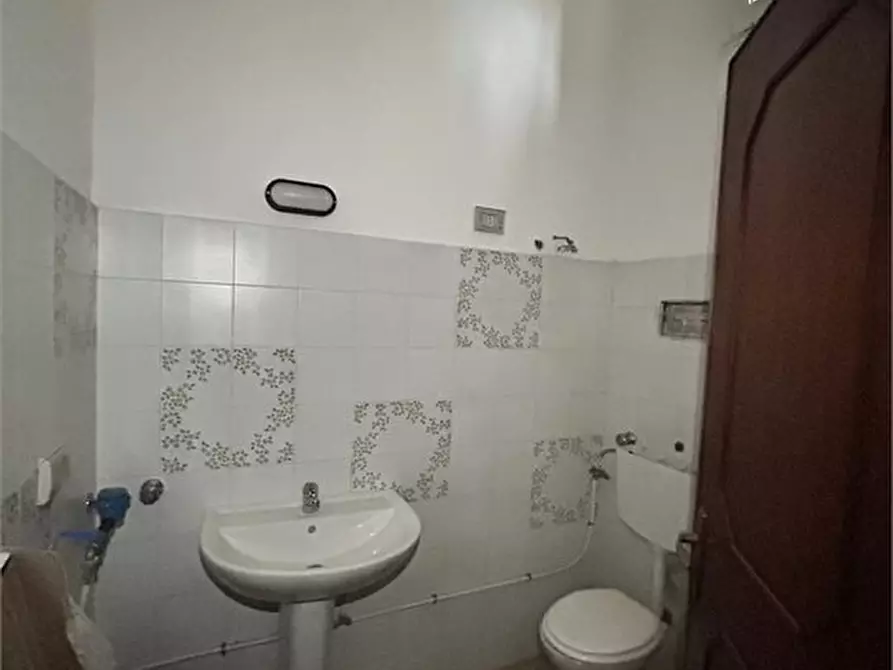 Immagine 10 di Negozio in vendita  a Palermo