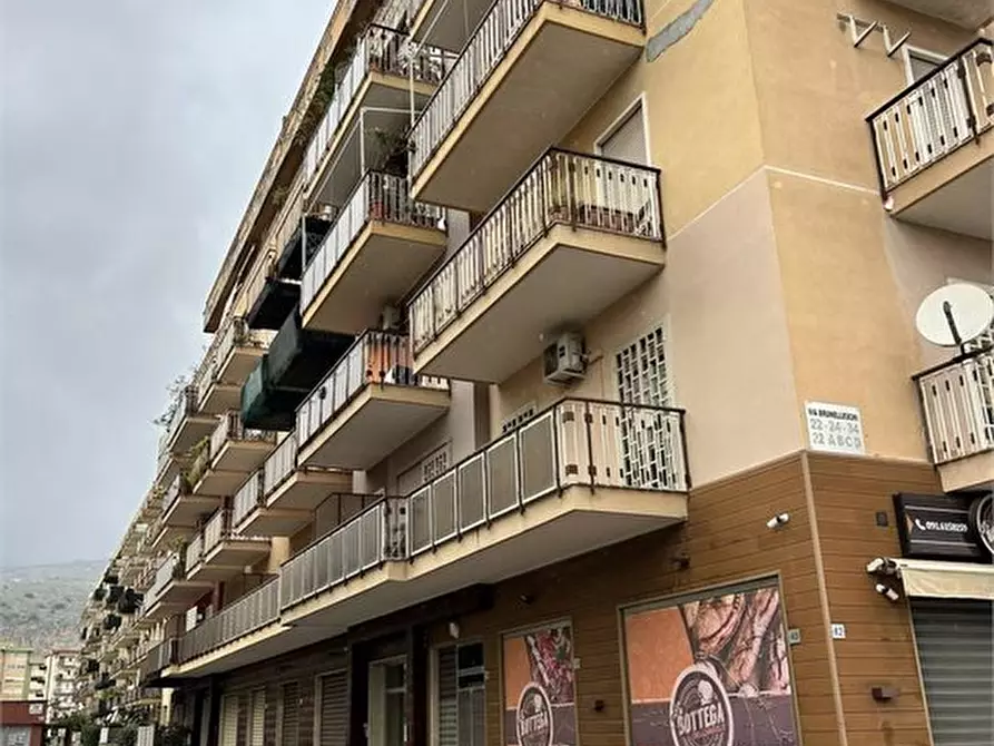 Immagine 1 di Negozio in vendita  26-28 a Palermo