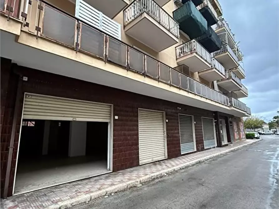 Immagine 4 di Negozio in vendita  a Palermo