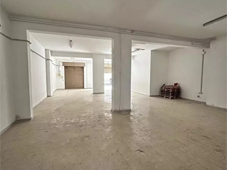 Immagine 8 di Negozio in vendita  a Palermo