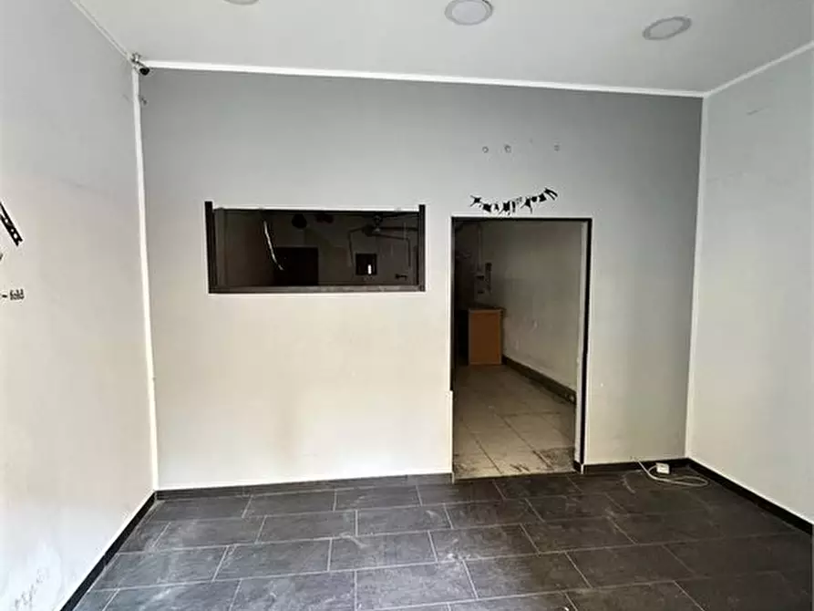 Immagine 5 di Negozio in affitto  83 a Palermo