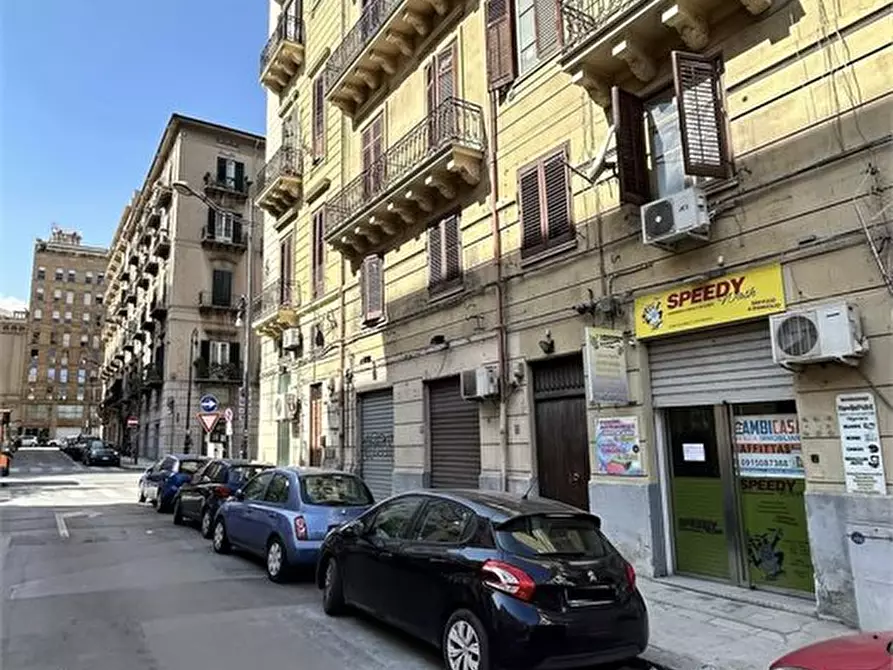 Immagine 3 di Negozio in affitto  83 a Palermo