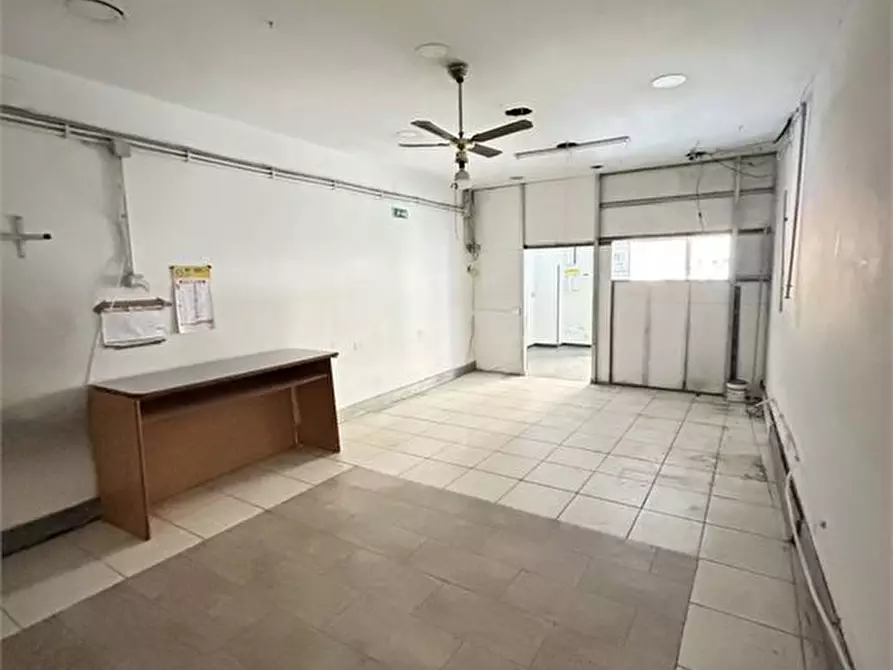 Immagine 7 di Negozio in affitto  83 a Palermo