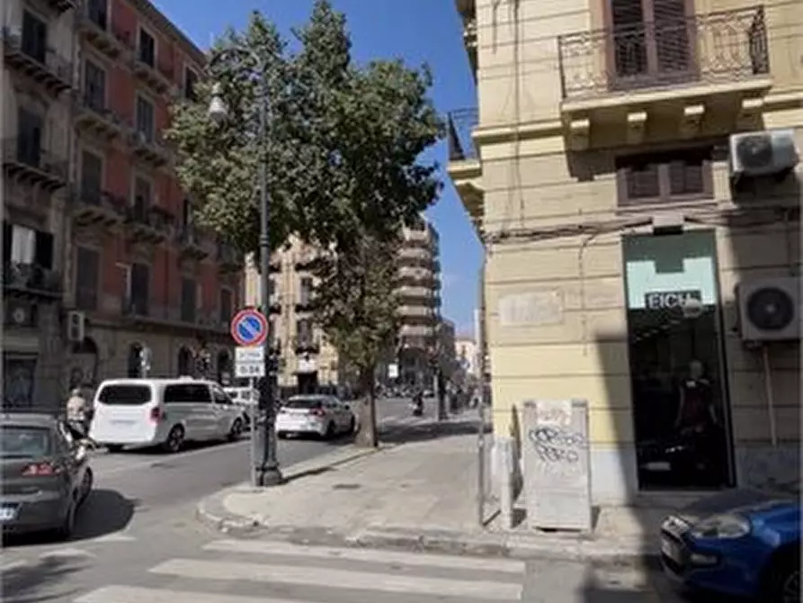 Immagine 1 di Negozio in affitto  83 a Palermo