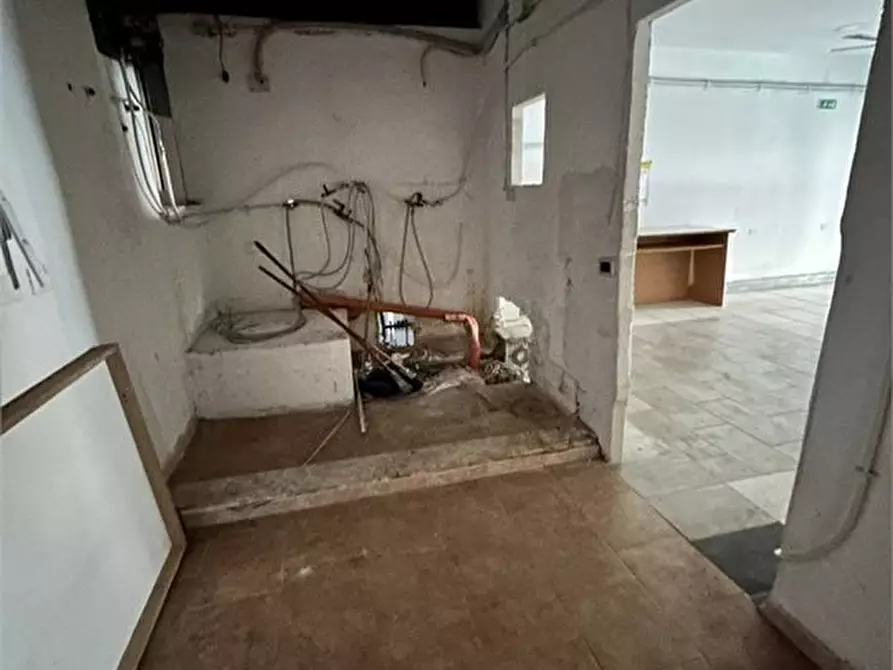 Immagine 8 di Negozio in affitto  83 a Palermo