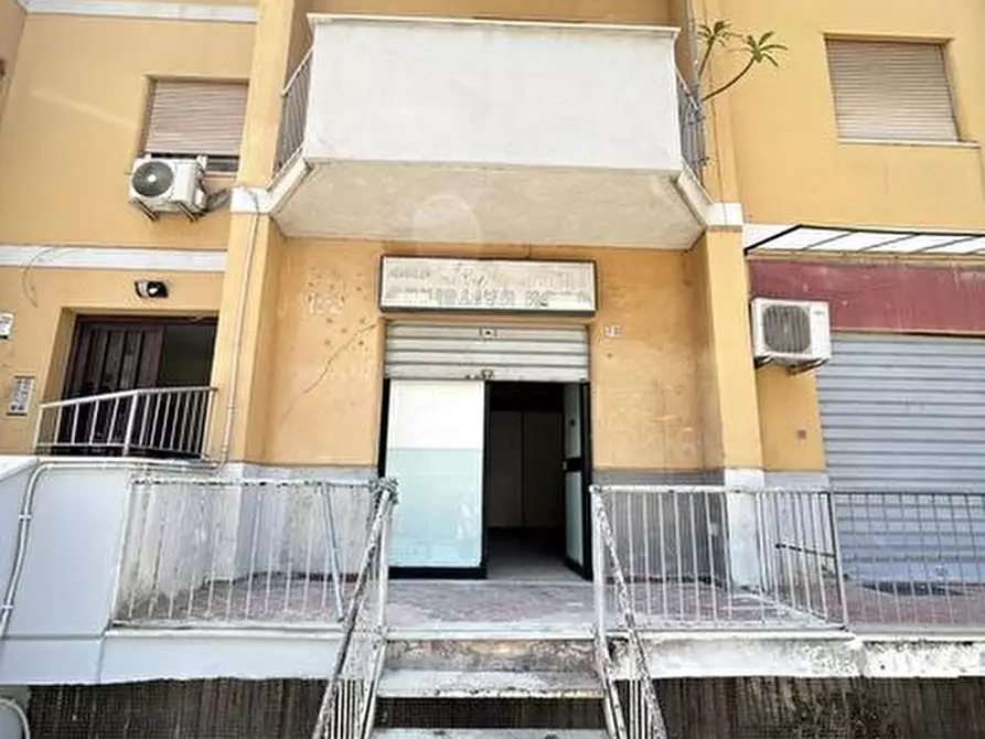 Immagine 1 di Negozio in vendita  73 a Palermo