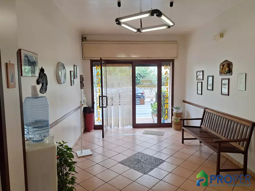 Immagine 4 di Negozio in vendita  163 a Capaci