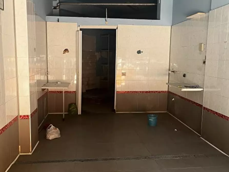 Immagine 5 di Negozio in vendita  a Palermo