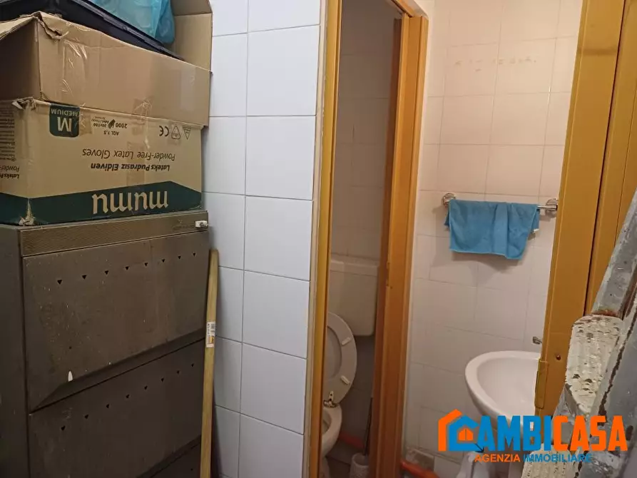 Immagine 4 di Negozio in vendita  a Palermo