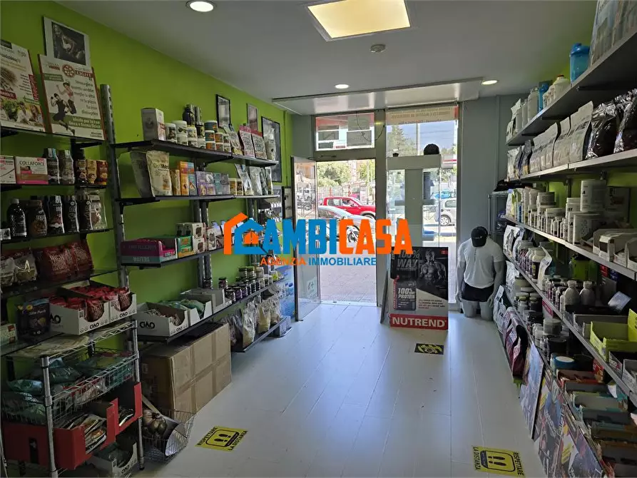 Immagine 2 di Negozio in vendita  285 a Palermo