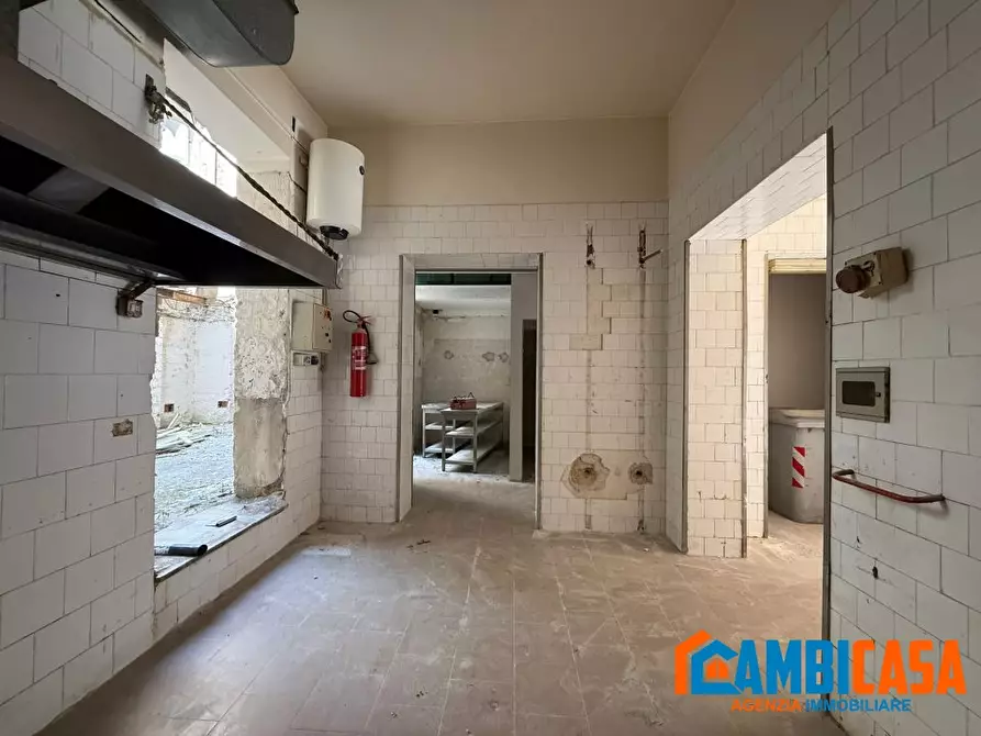 Immagine 8 di Negozio in vendita  a Palermo