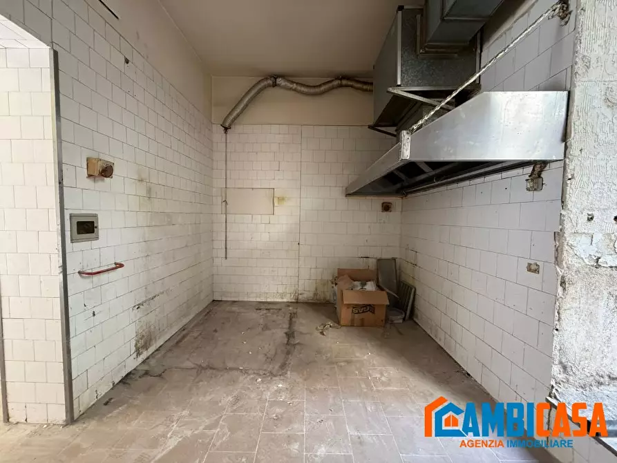 Immagine 6 di Negozio in vendita  a Palermo