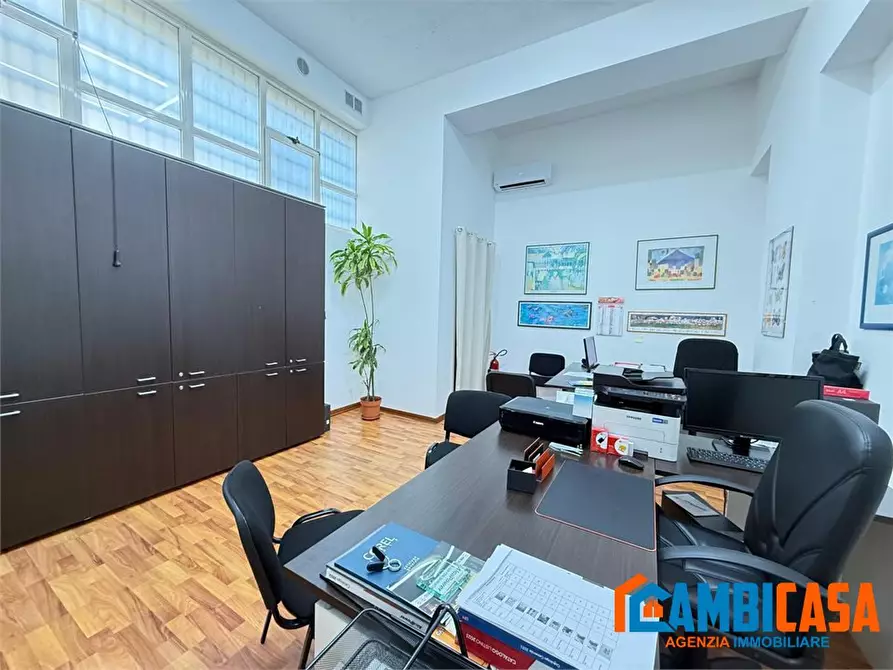 Immagine 4 di Negozio in vendita  a Palermo