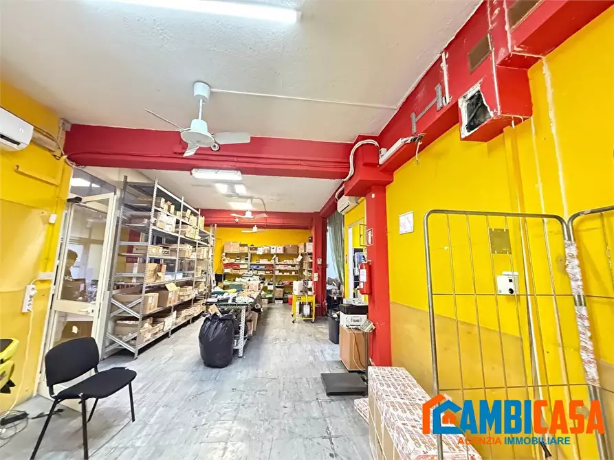 Immagine 8 di Negozio in vendita  a Palermo