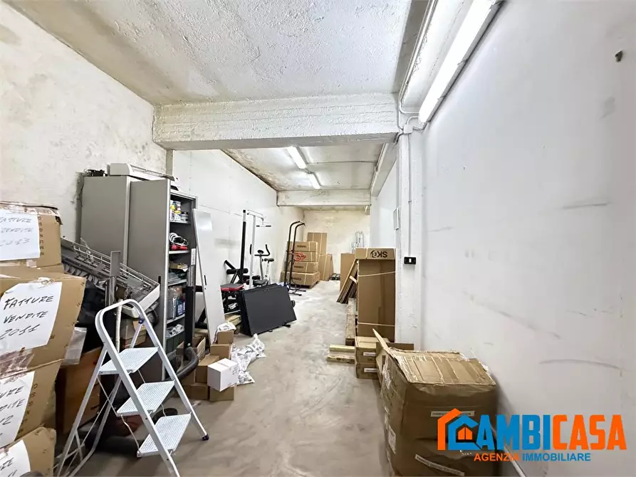 Immagine 10 di Negozio in vendita  a Palermo