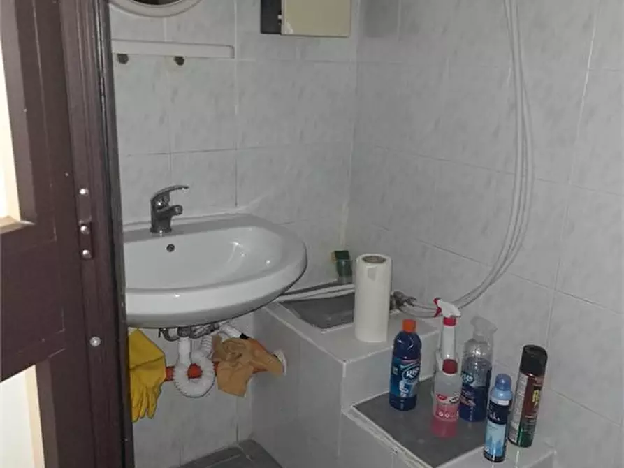 Immagine 4 di Negozio in vendita  a Palermo