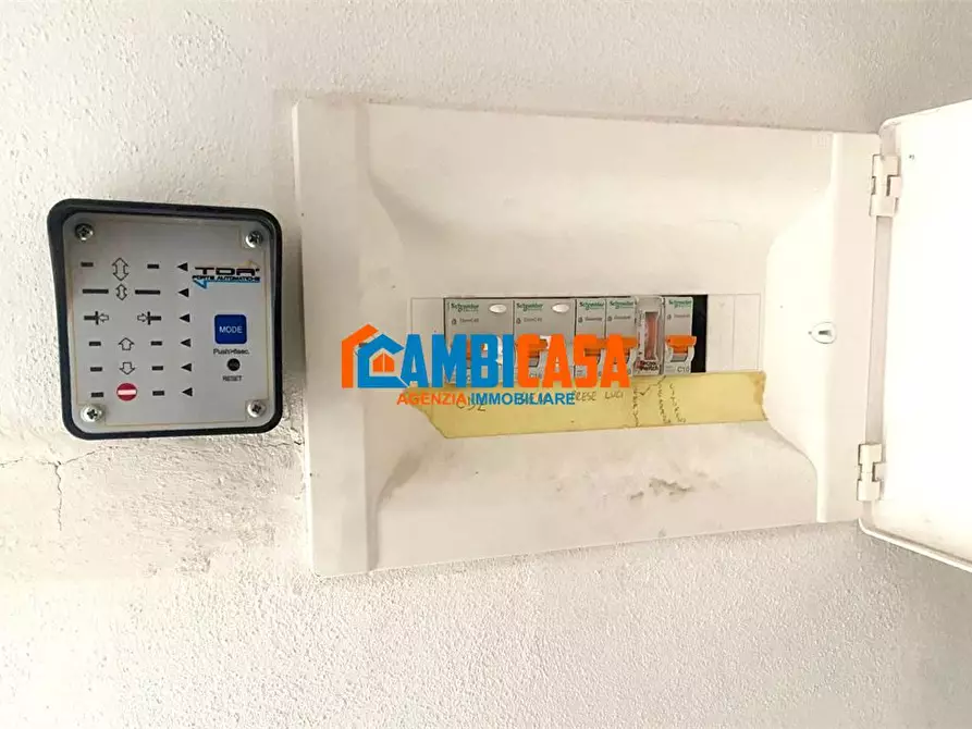 Immagine 10 di Negozio in vendita  23 a Palermo