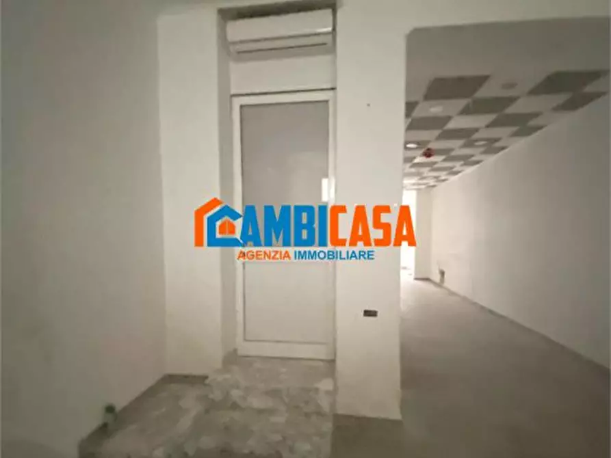 Immagine 8 di Negozio in vendita  23 a Palermo