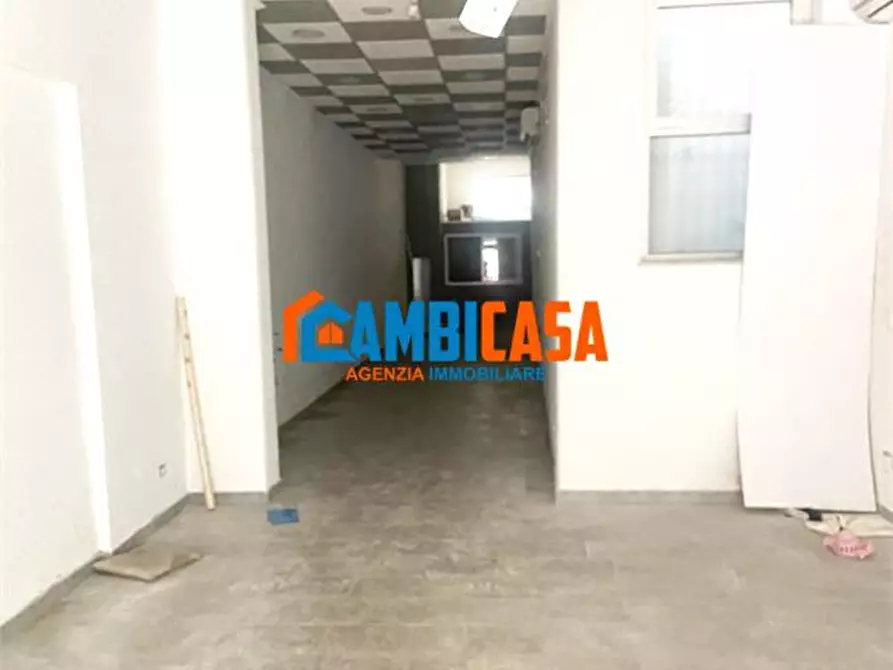 Immagine 1 di Negozio in vendita  23 a Palermo